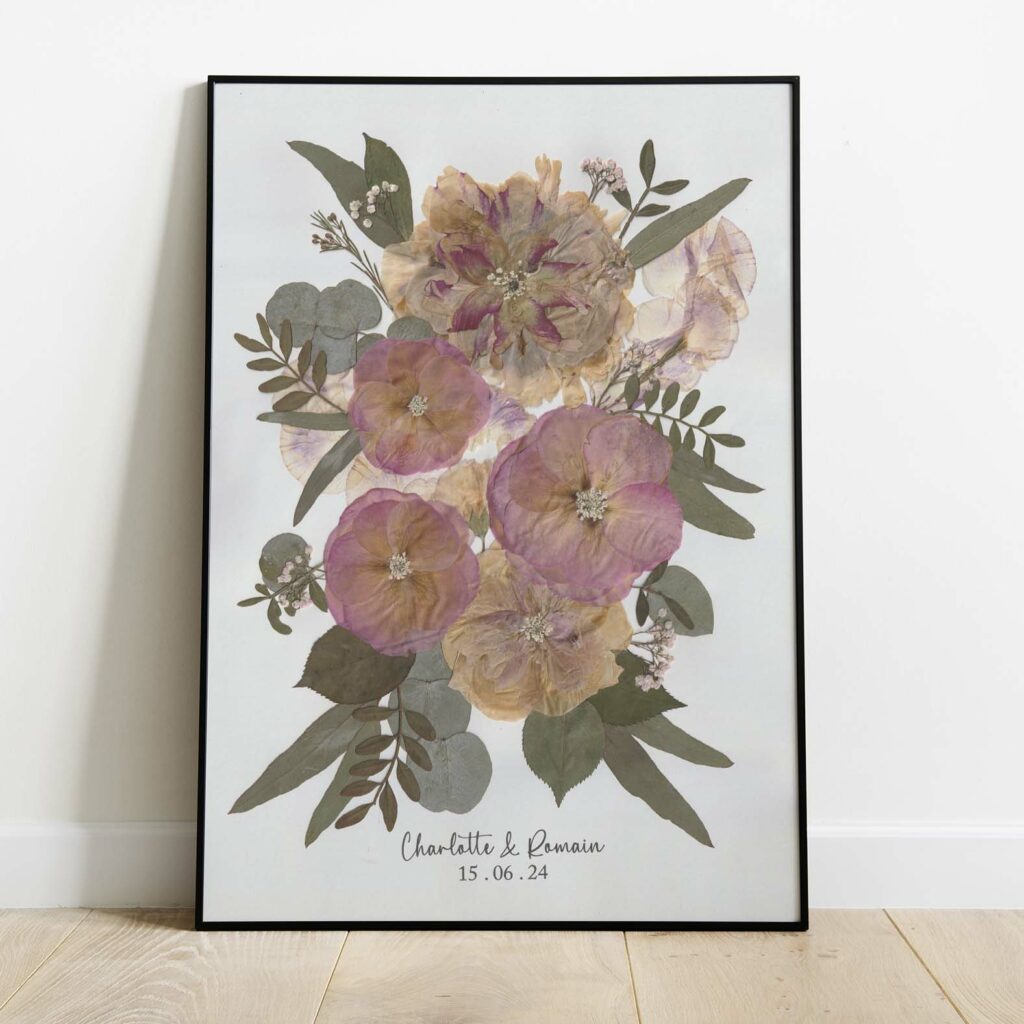 Préservation d'un bouquet de mariée sous forme d'une composition de fleurs pressées encadrées