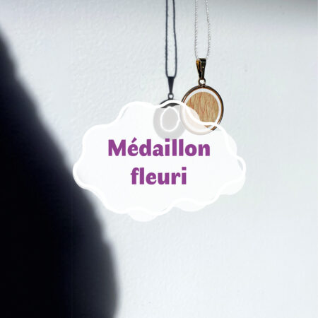 vIGNETTE DU PRODUIT MéDAILLON FLEURI SUR MESURE REPRéSENTANT UN MéDAILLON AVEC UN PéTALE SUR FOND BLANC